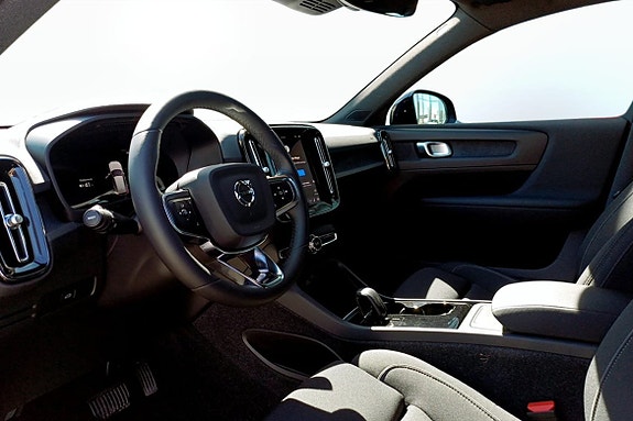Volvo XC40 5 of 5