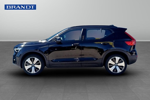Volvo XC40 3 of 5