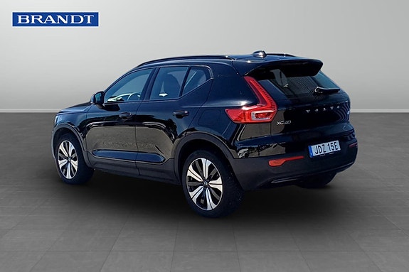 Volvo XC40 2 of 5