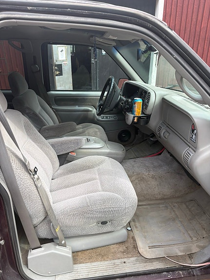 Chevrolet Suburban 7 of 9