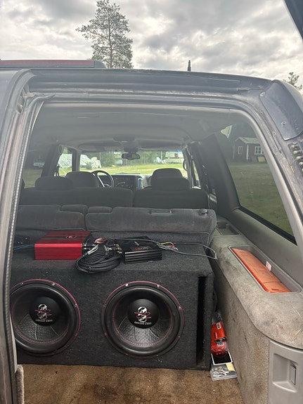 Chevrolet Suburban 6 of 9