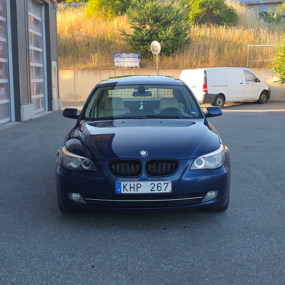 BMW 525i 2 of 16