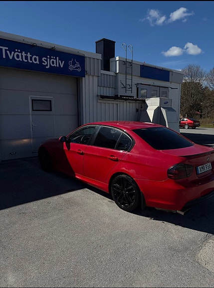 BMW 325i 2 of 6