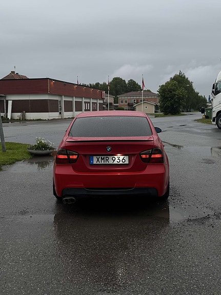 BMW 325i 4 of 6