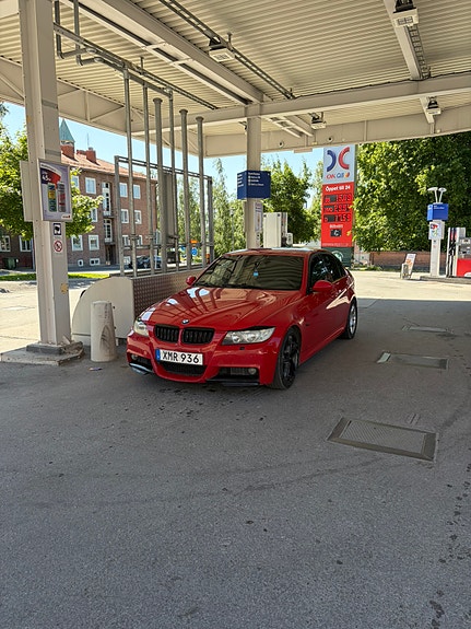 BMW 325i 3 of 6
