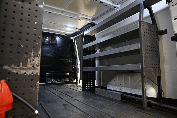 Ford Transit Custom 13 of 30