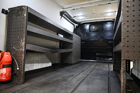 Ford Transit Custom 12 of 30
