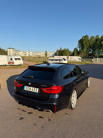 BMW 530d 4 of 5
