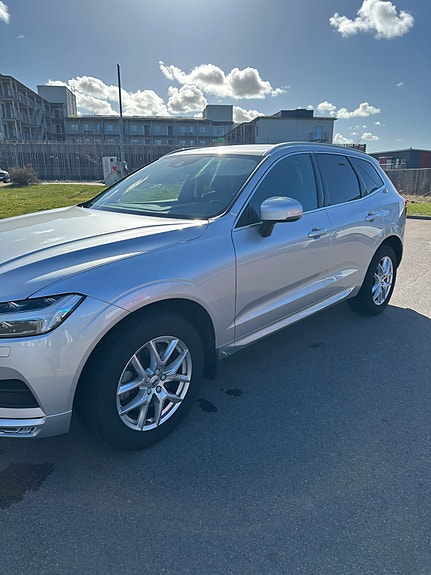 Volvo XC60 2 of 5