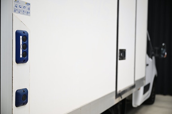 Nissan NV400 8 of 29