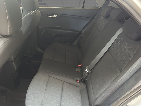 Kia Rio 9 of 19