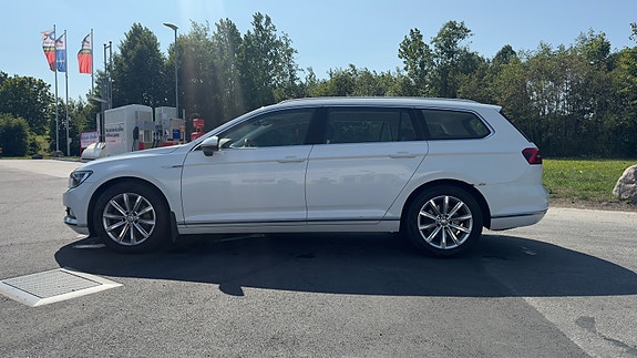Volkswagen Passat 3 of 9