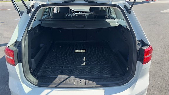Volkswagen Passat 6 of 9