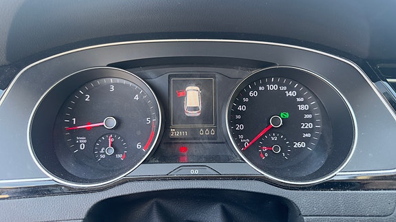 Volkswagen Passat 9 of 9