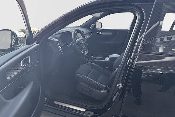 Volvo EX40 4 of 5