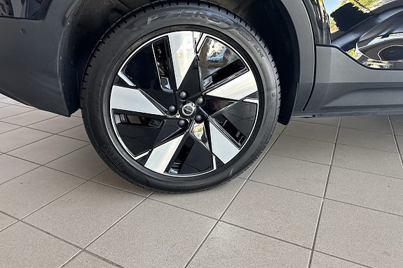 Volvo EX40 11 of 14