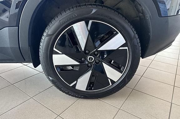 Volvo EX40 10 of 14