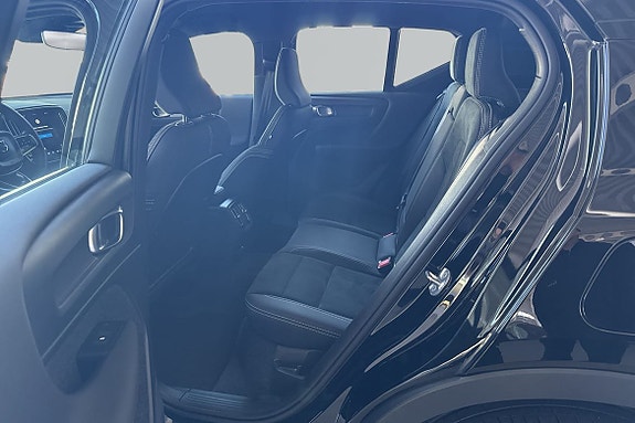Volvo EX40 7 of 14