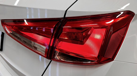 Seat Arona 13 of 18