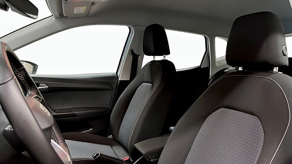 Seat Arona 8 of 18