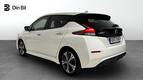 Nissan Leaf 3 of 5