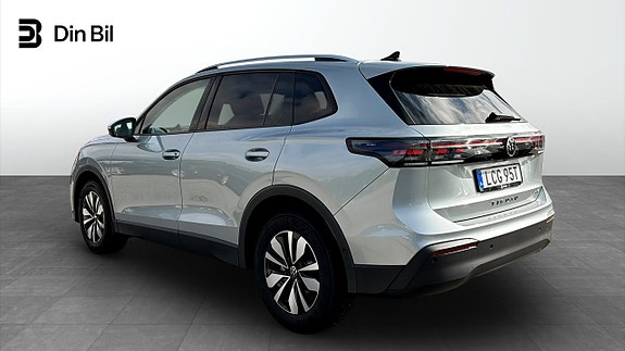 Volkswagen Tiguan 3 of 13