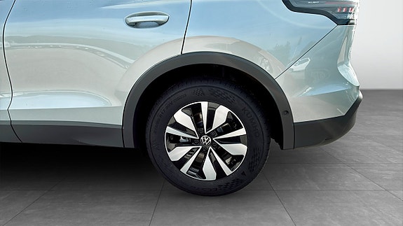 Volkswagen Tiguan 6 of 13