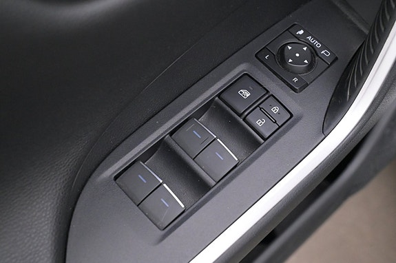 Toyota RAV4 Plug-in Hybrid 12 of 27