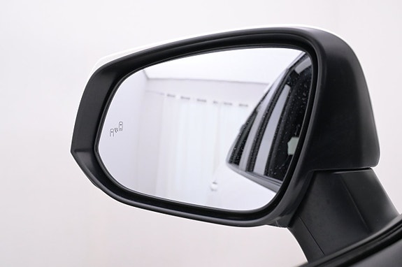 Toyota RAV4 Plug-in Hybrid 20 of 27