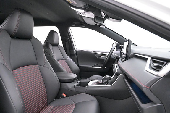 Toyota RAV4 Plug-in Hybrid 13 of 27