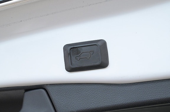 Toyota RAV4 Plug-in Hybrid 24 of 27