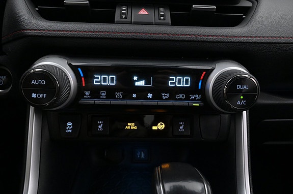 Toyota RAV4 Plug-in Hybrid 17 of 27