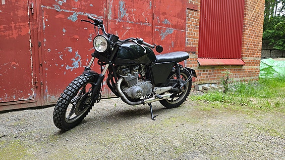 Suzuki GSX 400 E 2 of 6