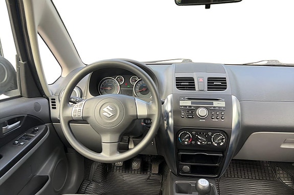 Suzuki SX4 8 of 13