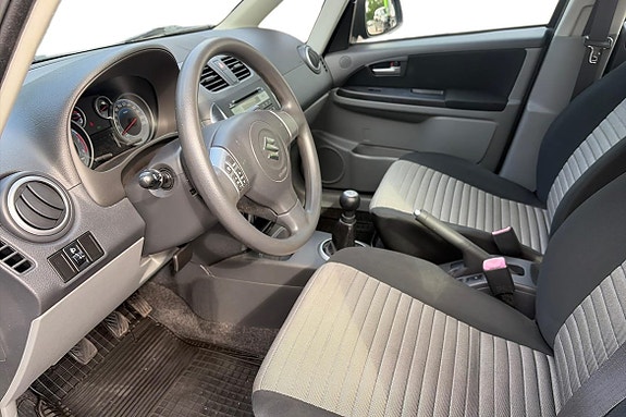 Suzuki SX4 11 of 13