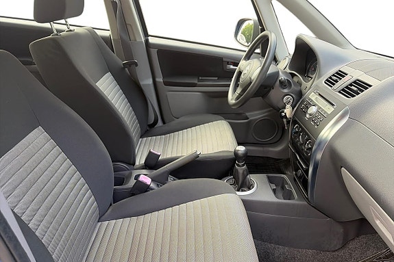 Suzuki SX4 6 of 13