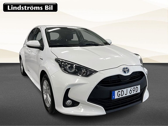Toyota Yaris 3 of 5