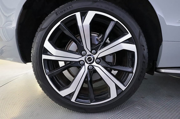 Volvo XC60 13 of 21