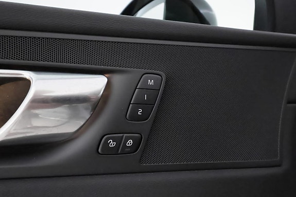 Volvo XC60 17 of 21