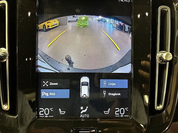 Volvo XC40 4 of 5