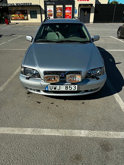 Volvo V40 3 of 5