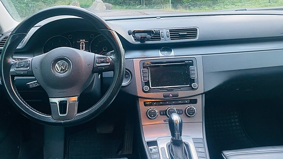 Volkswagen Passat 2 of 7