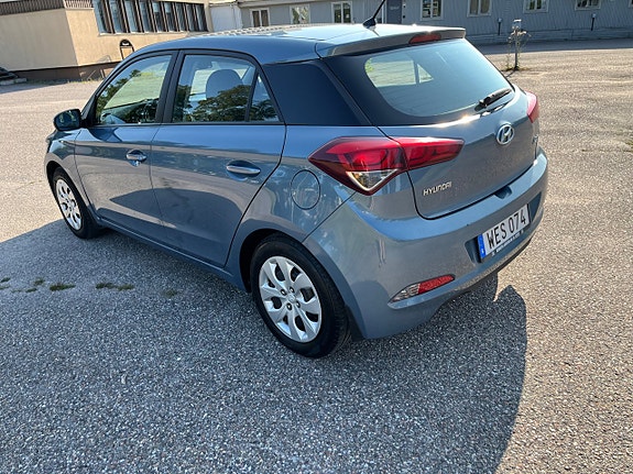 Hyundai i20 3 of 17