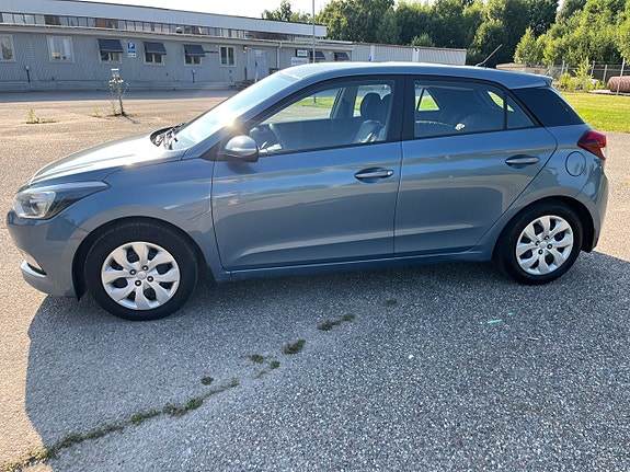 Hyundai i20 2 of 17