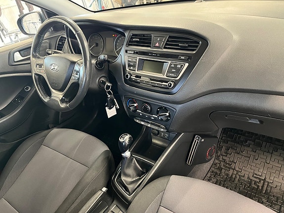 Hyundai i20 12 of 17