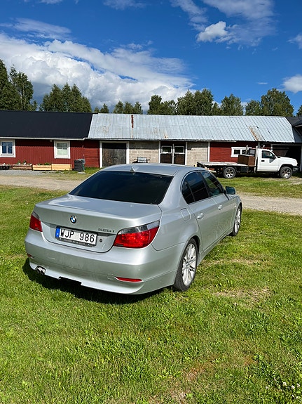 BMW 525i 3 of 5