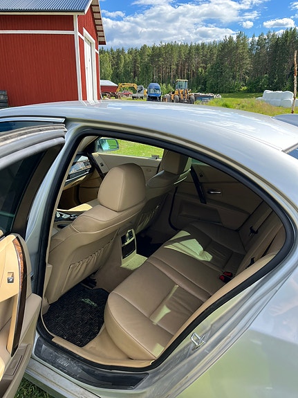 BMW 525i 5 of 5