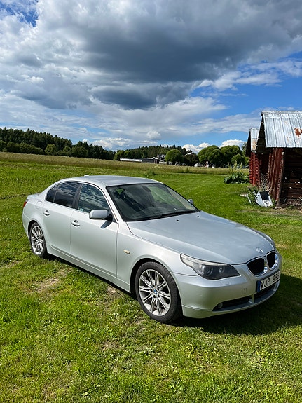 BMW 525i 2 of 5