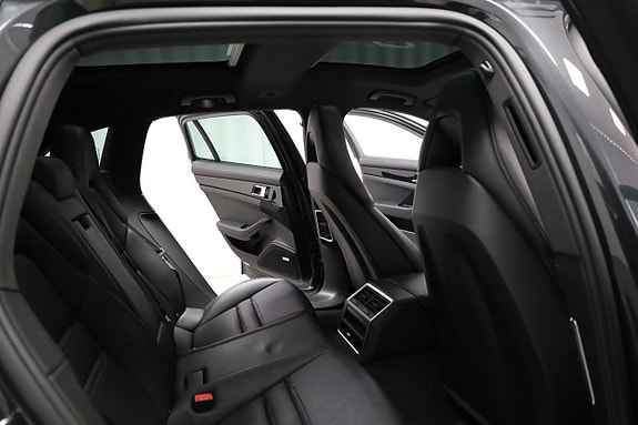 Porsche Panamera 4 18 of 27
