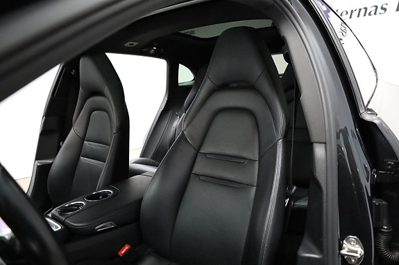Porsche Panamera 4 3 of 5